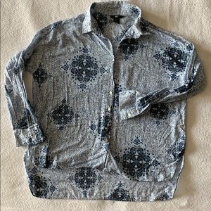 H&M LONG SLEEVE HI-LO HEM SHIRT